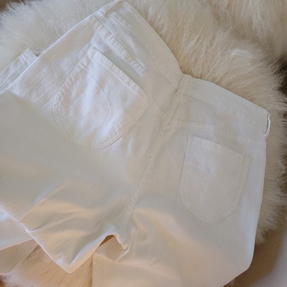 🤍CHICO'S PLATINUM JEANS🤍 - Picture 10 of 14